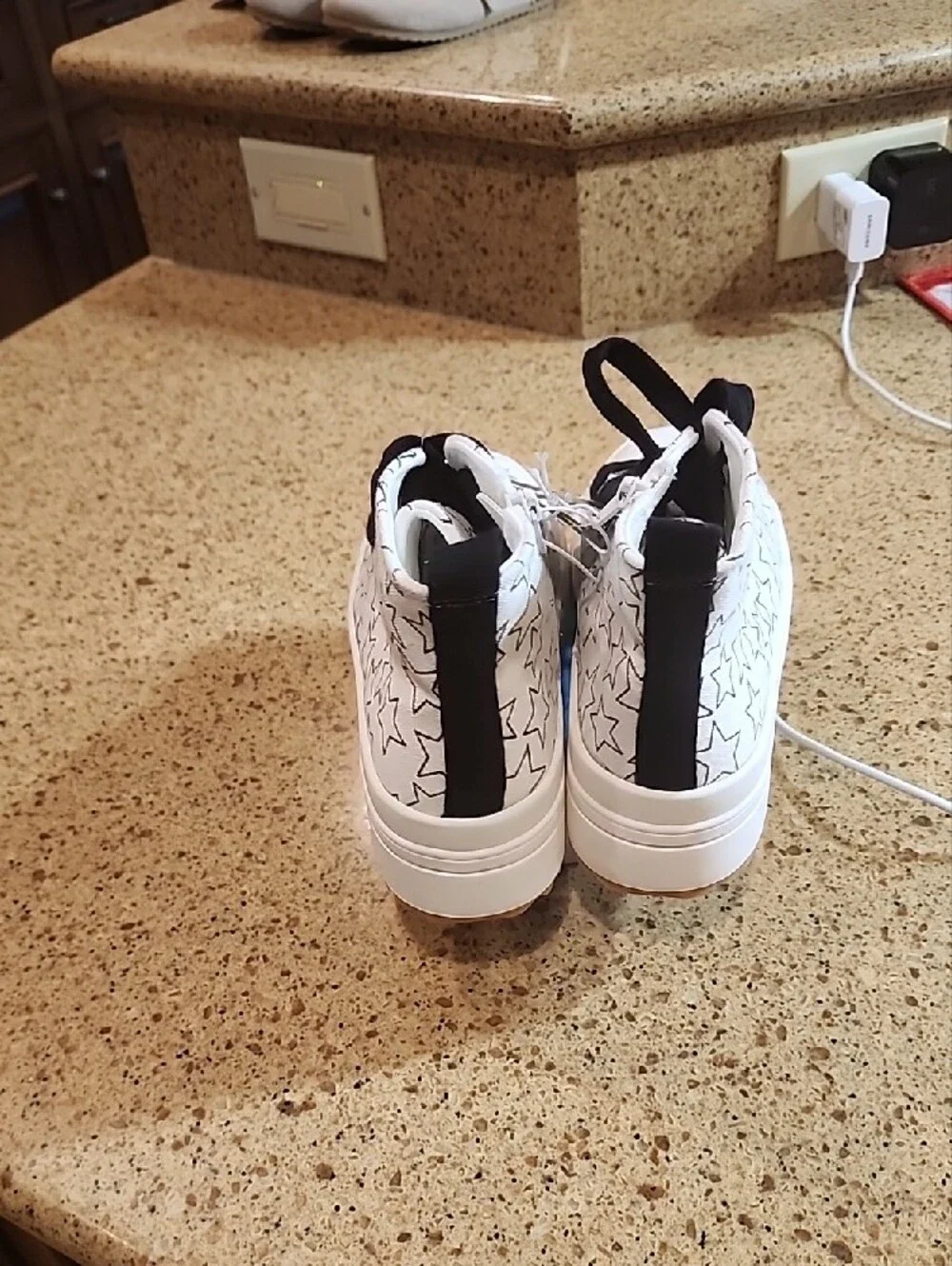 art class White High-Top Sneakers with Black Laces and Star Print NWT SIZE-3.
